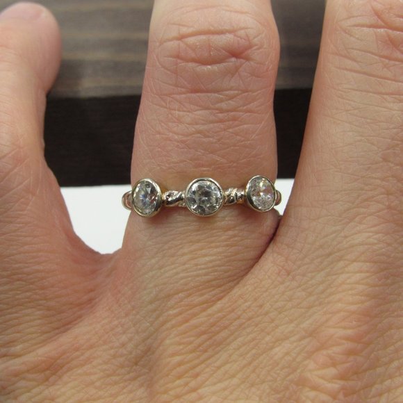 Size 7 Sterling Silver Triple Cubic Zirconia Ring - Picture 4 of 8